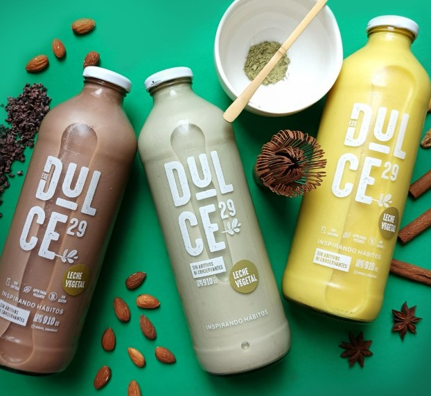 Botellas de leche vegetal Dulce29: cacao, matcha y dorada