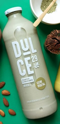 Leche de almendras · Matcha